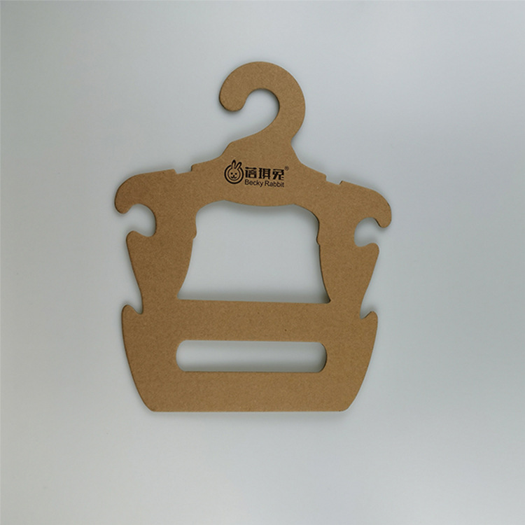 環(huán)保新寵 牛皮紙板寵物衣架與定制紙卡衣架的可回收時(shí)尚